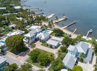 Waterfront homes with private docks in Tavernier